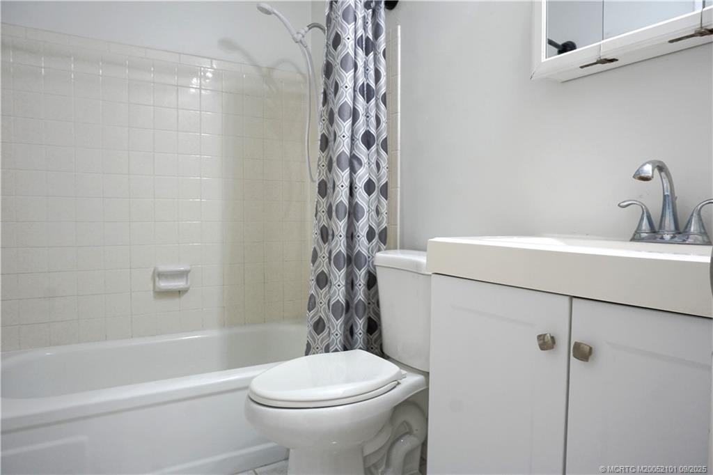 Stuart, Florida 34996, United States, 1 Bedroom Bedrooms, ,1 BathroomBathrooms,Residential,Pending,206032