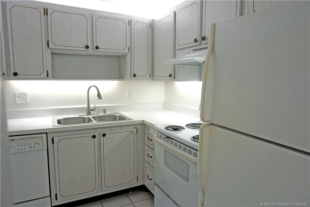 Stuart, Florida 34996, United States, 1 Bedroom Bedrooms, ,1 BathroomBathrooms,Residential,Pending,206032