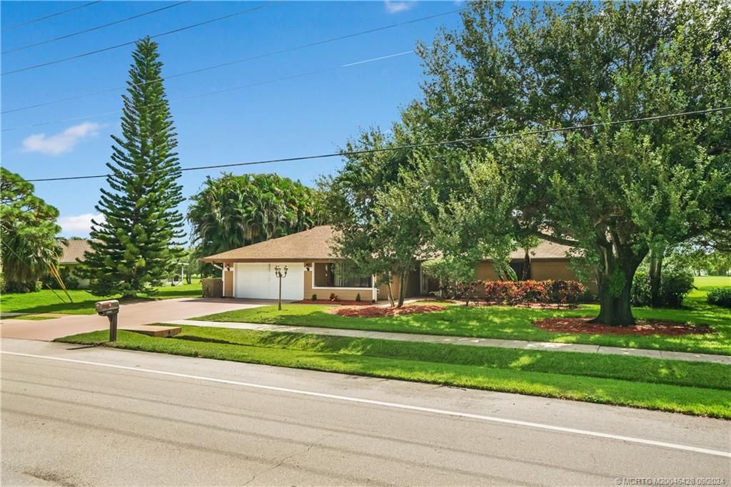 Photo of 2525 SE Morningside Boulevard, Port Saint Lucie, FL 34952 (MLS # M20046428)