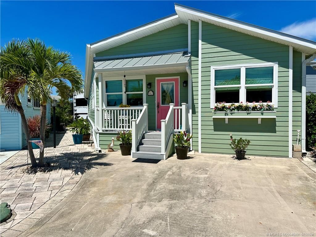 Photo of 562 Nettles Boulevard, Jensen Beach, FL 34957 (MLS # M20045891)