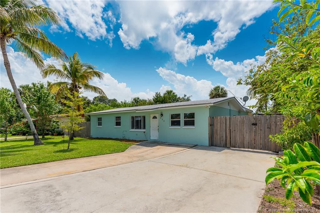 Photo of 520 SE Dolphin Drive, Stuart, FL 34996 (MLS # M20038999)