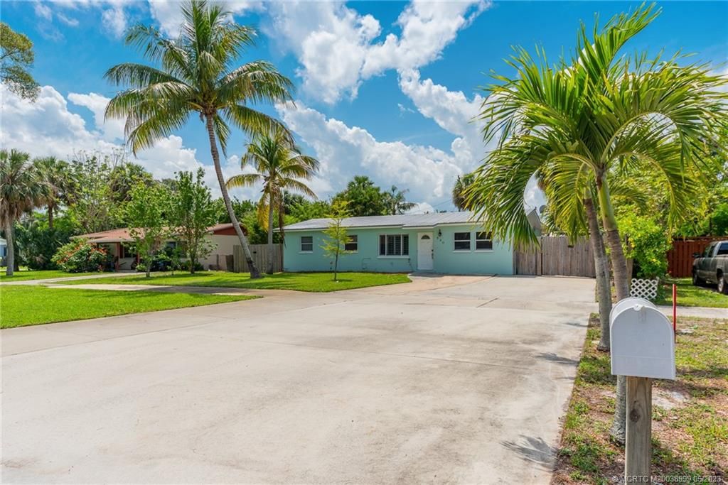 Photo of 520 SE Dolphin Drive, Stuart, FL 34996 (MLS # M20038999)