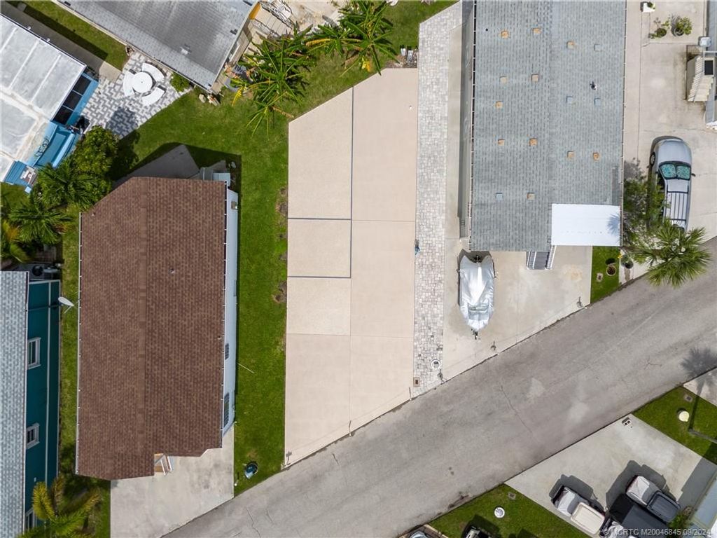 Photo of 865 Nettles Boulevard, Jensen Beach, FL 34957 (MLS # M20046845)