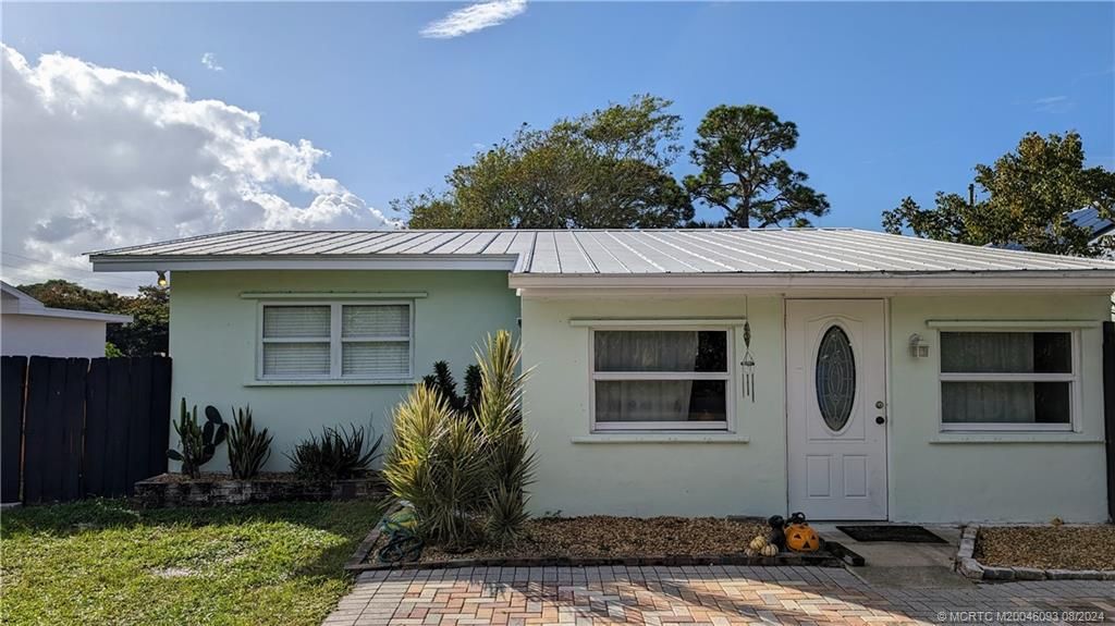 Photo of 932 SE 5th Street, Stuart, FL 34994 (MLS # M20046093)