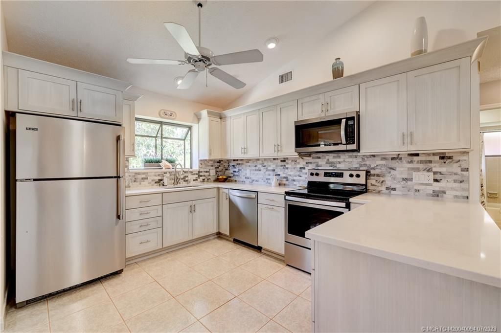 Photo of 5009 SE Hanson Circle, Stuart, FL 34997 (MLS # M20040094)