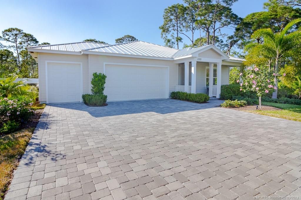 Photo of 1300 SW Pinewood Court, Palm City, FL 34990 (MLS # M20038352)