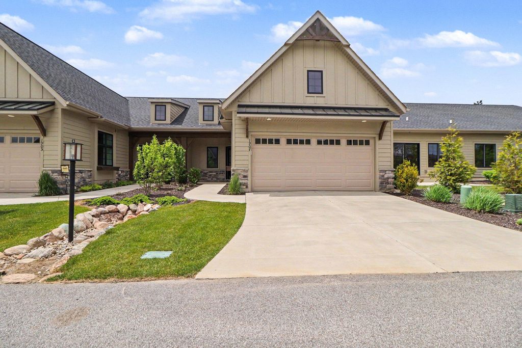 Photo of 1907 E Woodglen Circle, Valparaiso, IN 46383 (MLS # 839325)
