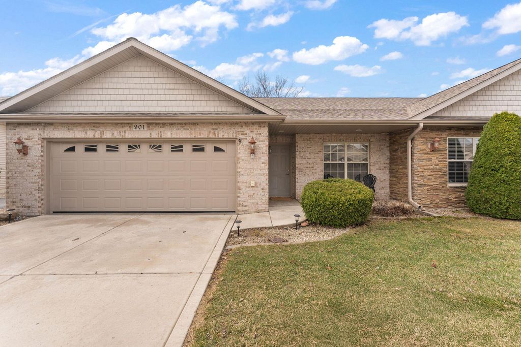 Photo of 901 Veterans Lane, Crown Point, IN 46307 (MLS # 836073)