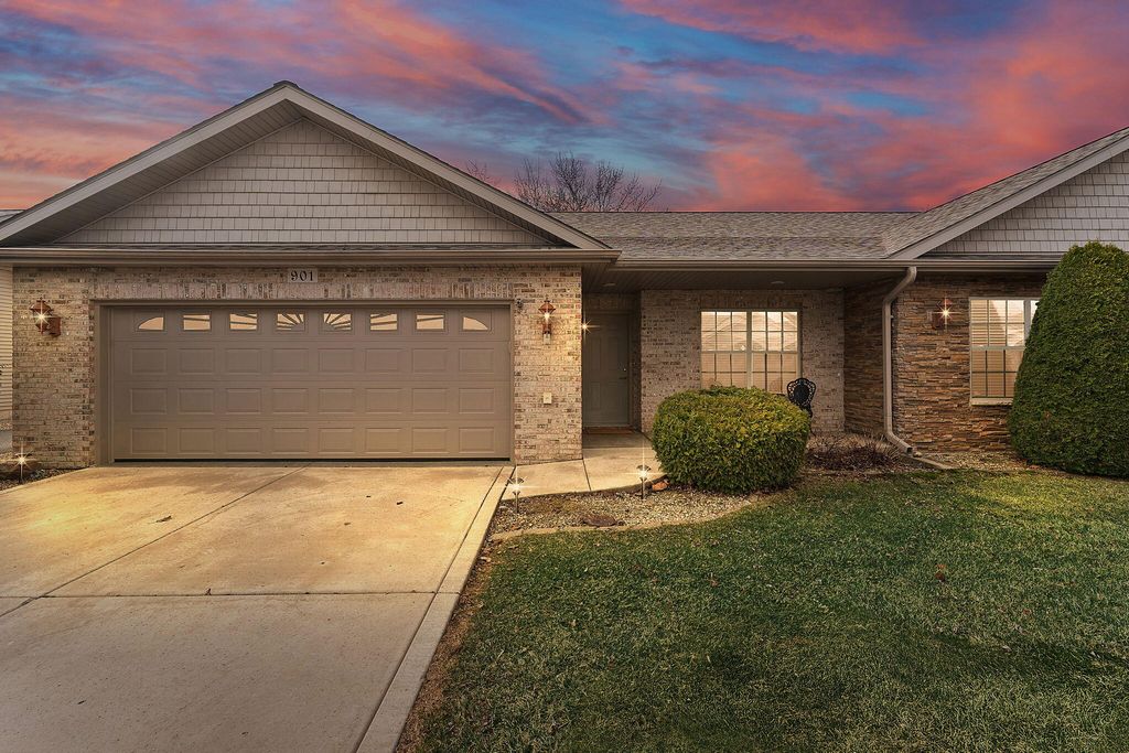 Photo of 901 Veterans Lane, Crown Point, IN 46307 (MLS # 836073)