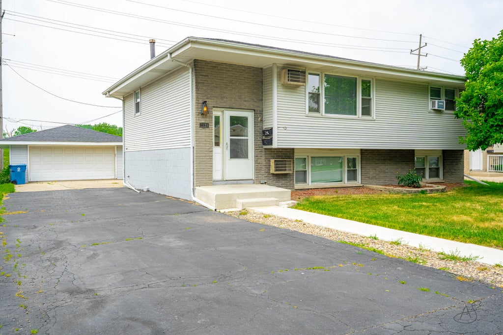 Photo of 7920 North Drive, Highland, IN 46322 (MLS # 842290)