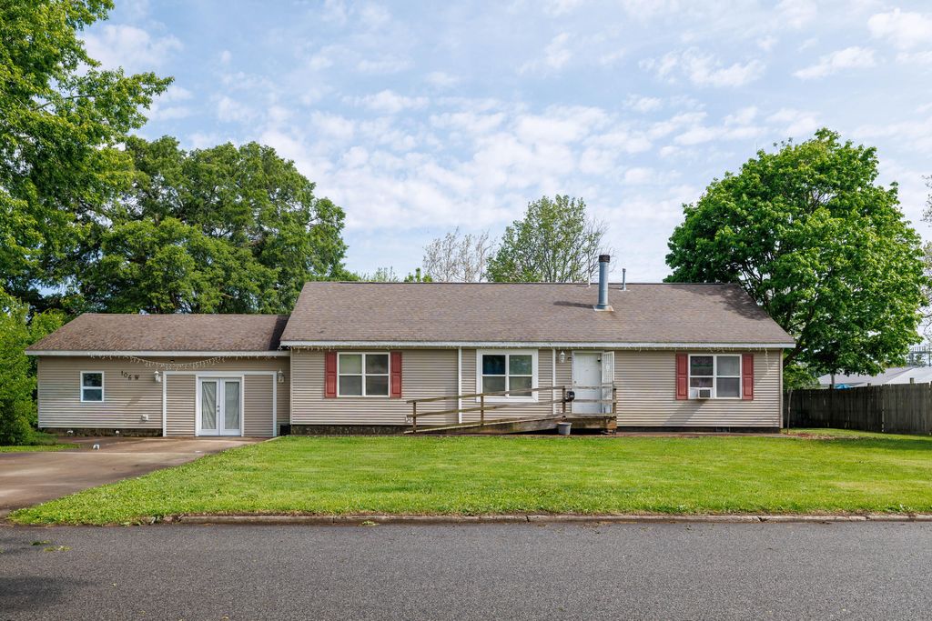 Photo of 106 W Allen Street, Kentland, IN 47951 (MLS # 839131)