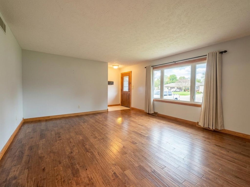 Photo of 314 Jodi Lane, Valparaiso, IN 46385 (MLS # 846989)