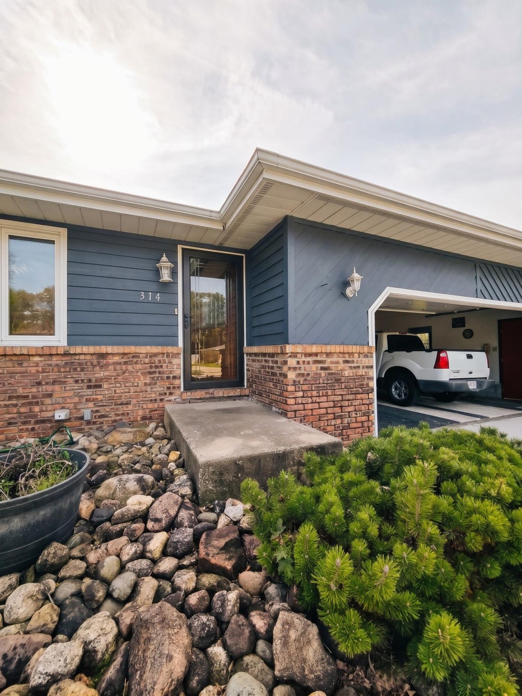 Photo of 314 Jodi Lane, Valparaiso, IN 46385 (MLS # 846989)