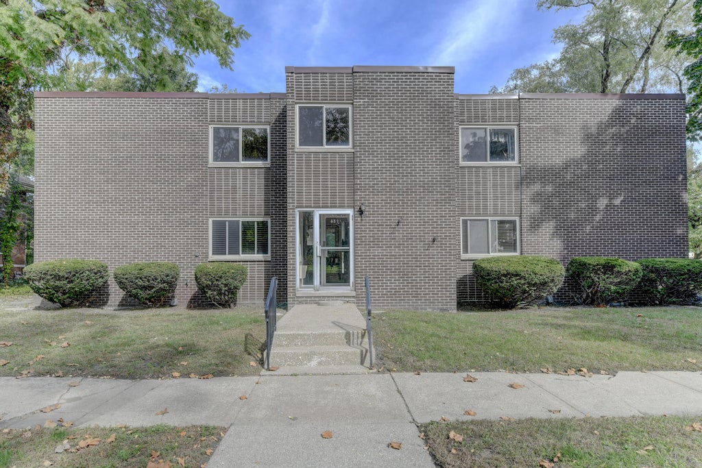 Photo of 63 Glendale Park #2, Hammond, IN 46320 (MLS # 847079)