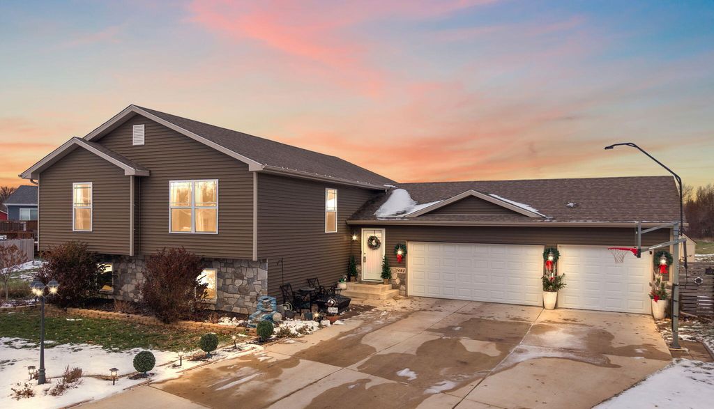 Photo of 7492 Arbor Court, Portage, IN 46368 (MLS # 831843)