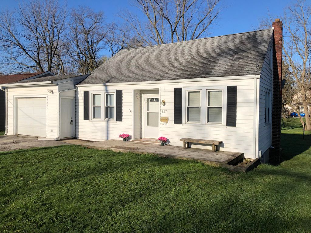 Photo of 227 Mill Street, Lowell, IN 46356 (MLS # 836977)