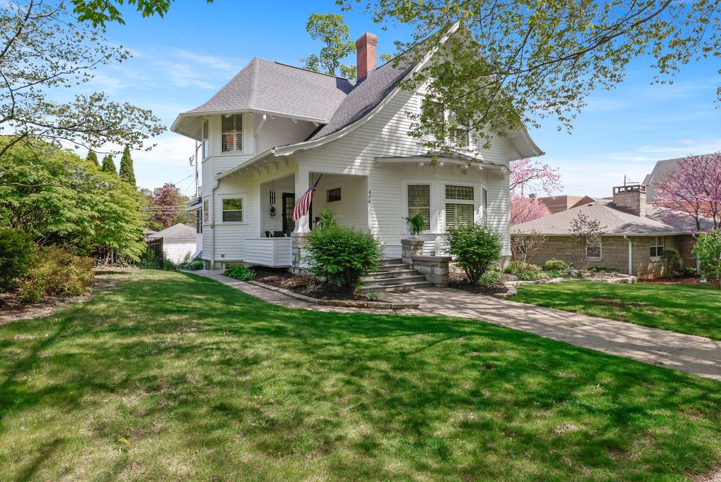 Photo of 404 Washington Street, Valparaiso, IN 46383 (MLS # 835901)