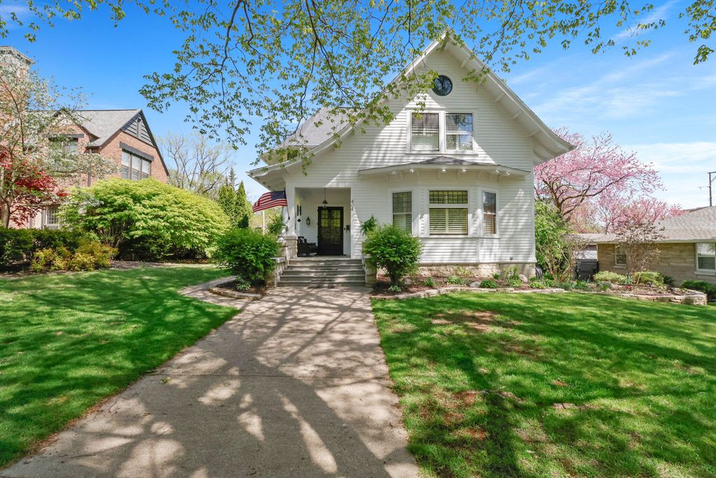 Photo of 404 Washington Street, Valparaiso, IN 46383 (MLS # 835901)