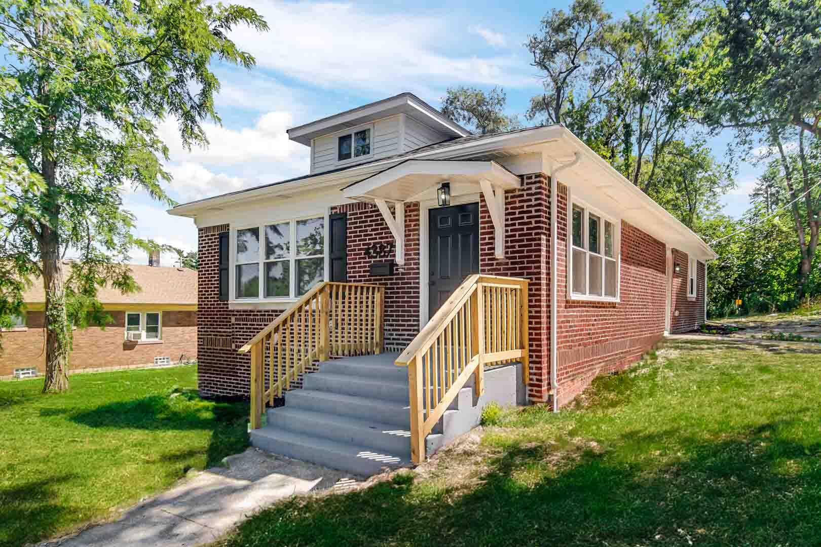 View Gary, IN 46408 house