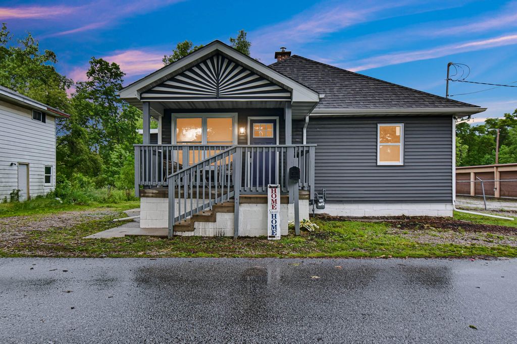 Photo of 1011 Marquette Road, Lake Station, IN 46405 (MLS # 840587)