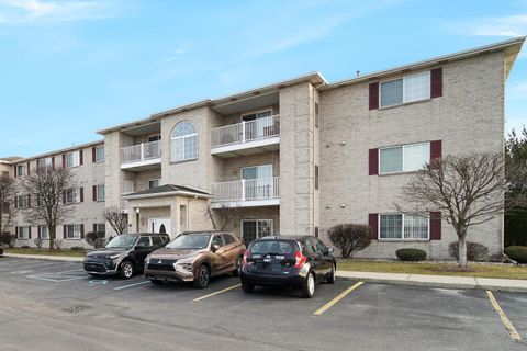 Condominium in Merrillville IN 2021 75th Place 1.jpg