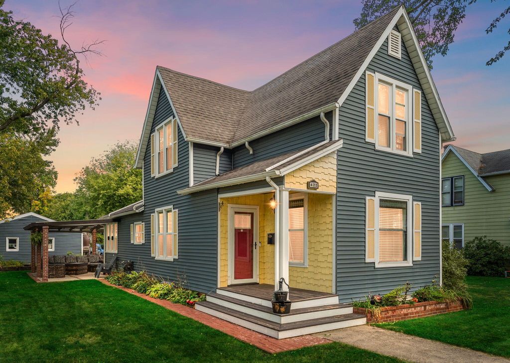 Photo of 422 Jefferson Avenue, Chesterton, IN 46304 (MLS # 829403)