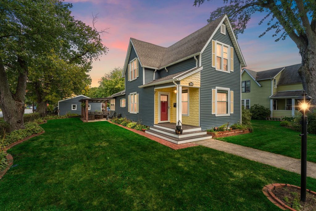 Photo of 422 Jefferson Avenue, Chesterton, IN 46304 (MLS # 829403)