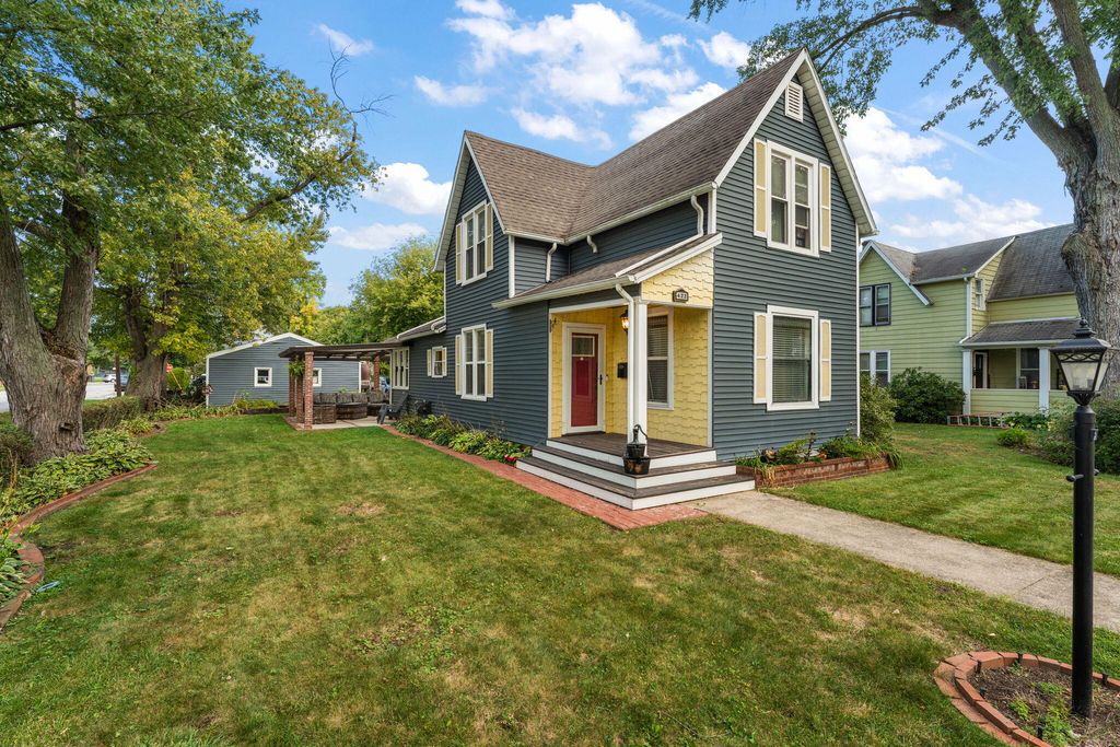 Photo of 422 Jefferson Avenue, Chesterton, IN 46304 (MLS # 829403)