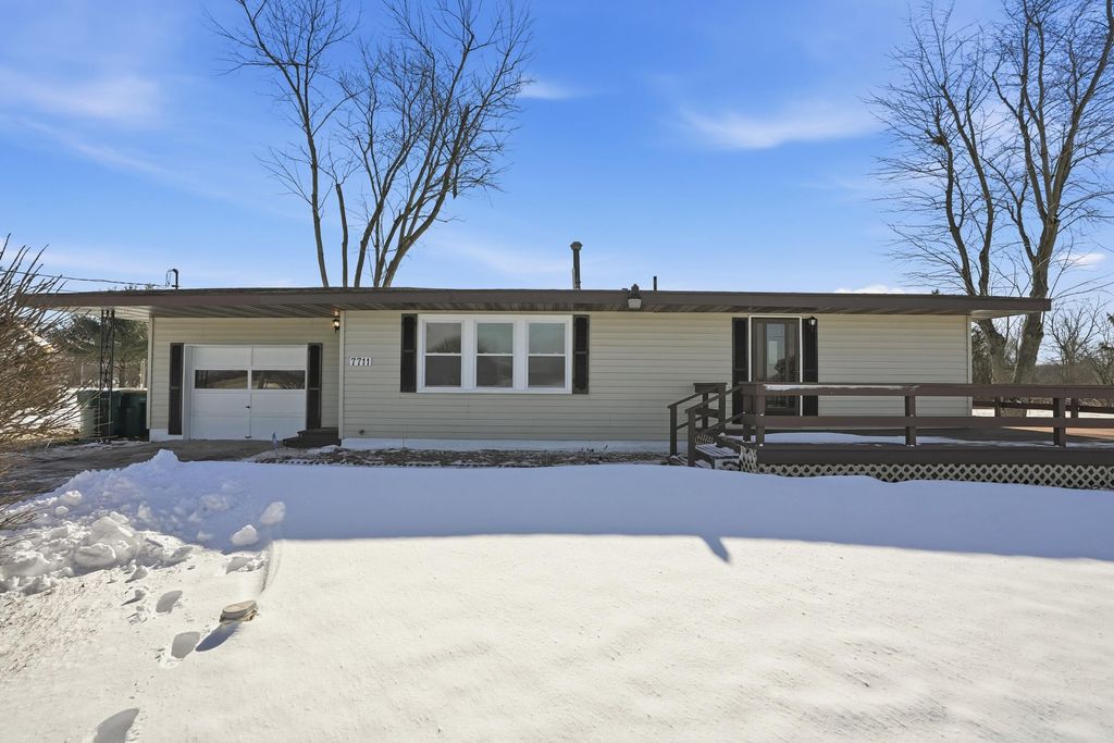 Photo of 7711 E 93rd Avenue, Crown Point, IN 46307 (MLS # 832879)