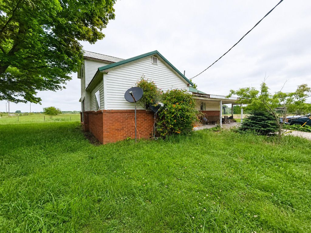 Photo of 8545 SE Jeff Rd-90 Road, Warren, IN 46792 (MLS # 839653)