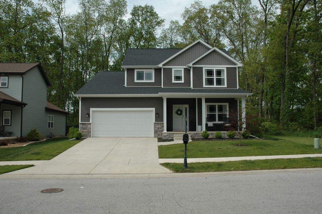 Photo of 901 Hatch Lake Pkwy, Valparaiso, IN 46385 (MLS # 839097)
