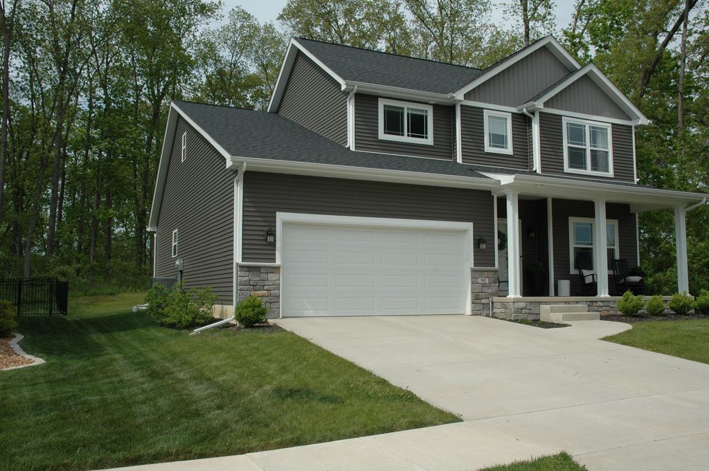 Photo of 901 Hatch Lake Pkwy, Valparaiso, IN 46385 (MLS # 839097)