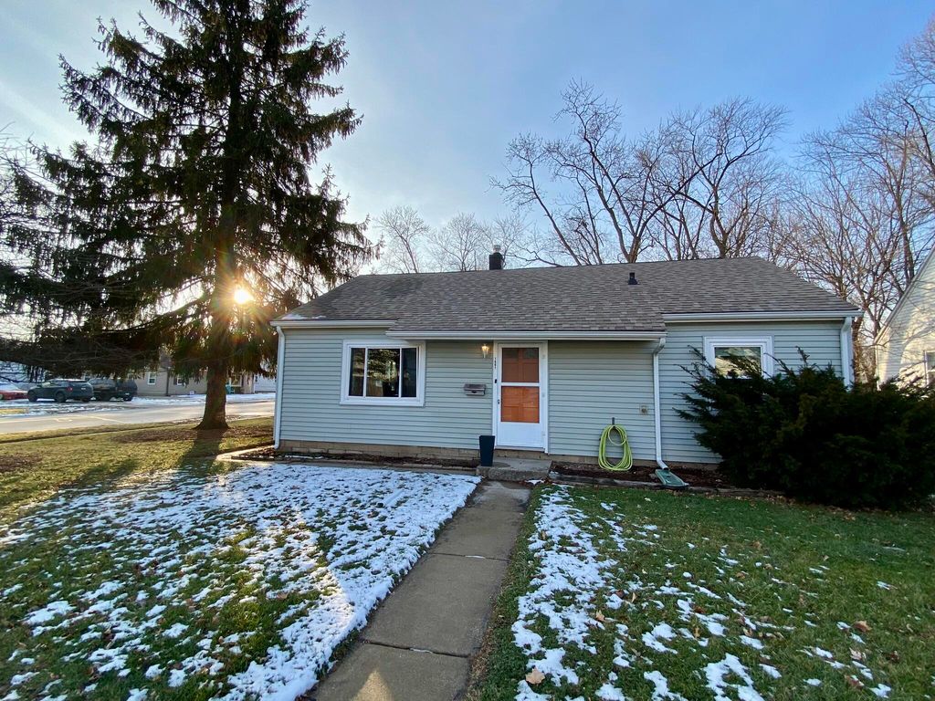 Photo of 1601 Valparaiso Street, Valparaiso, IN 46383 (MLS # 832584)