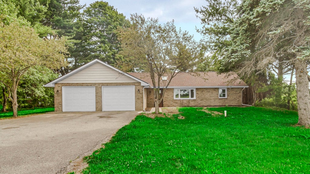 Photo of 31118 Us-20 Hwy, New Carlisle, IN 46552 (MLS # 843247)