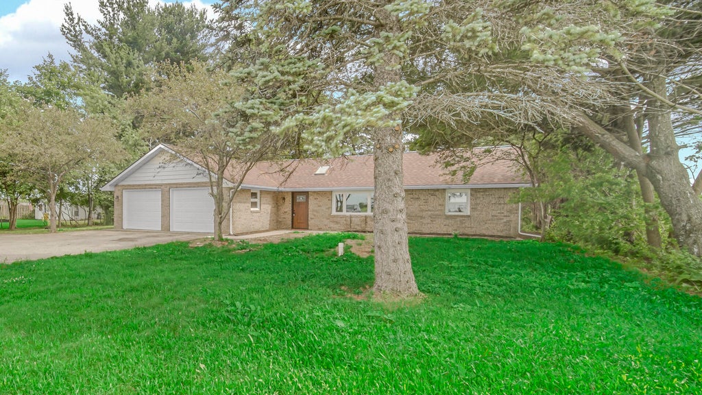 Photo of 31118 Us-20 Hwy, New Carlisle, IN 46552 (MLS # 843247)