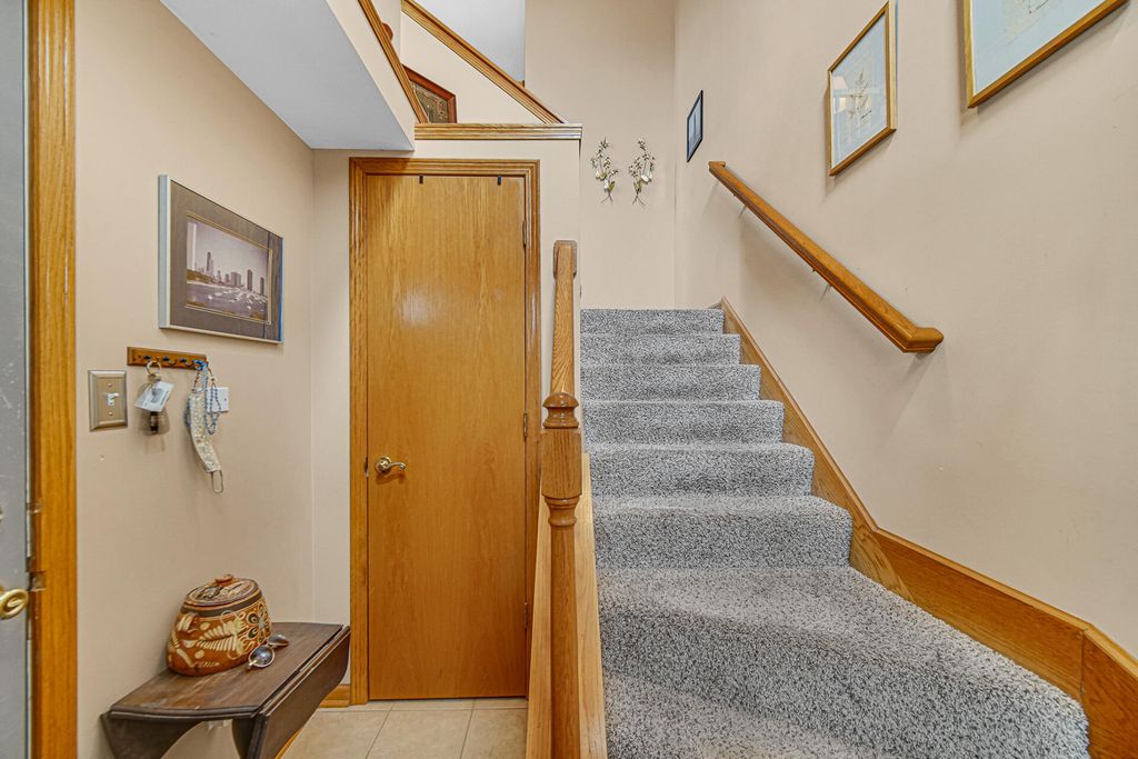 Photo of 947 Oak Drive, Crown Point, IN 46307 (MLS # 835061)