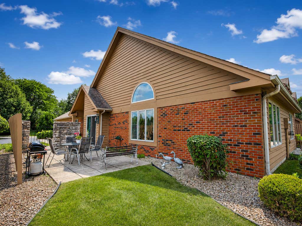 Photo of 949 Cornwallis Lane, Munster, IN 46321 (MLS # 842944)