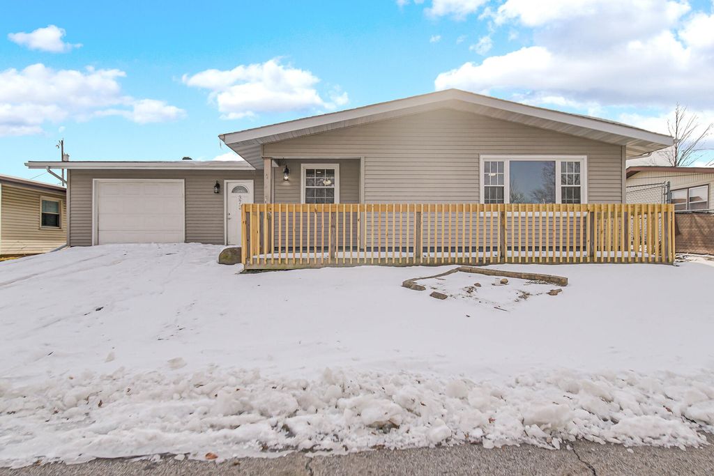 Photo of 372 Raven Court, Valparaiso, IN 46385 (MLS # 831940)