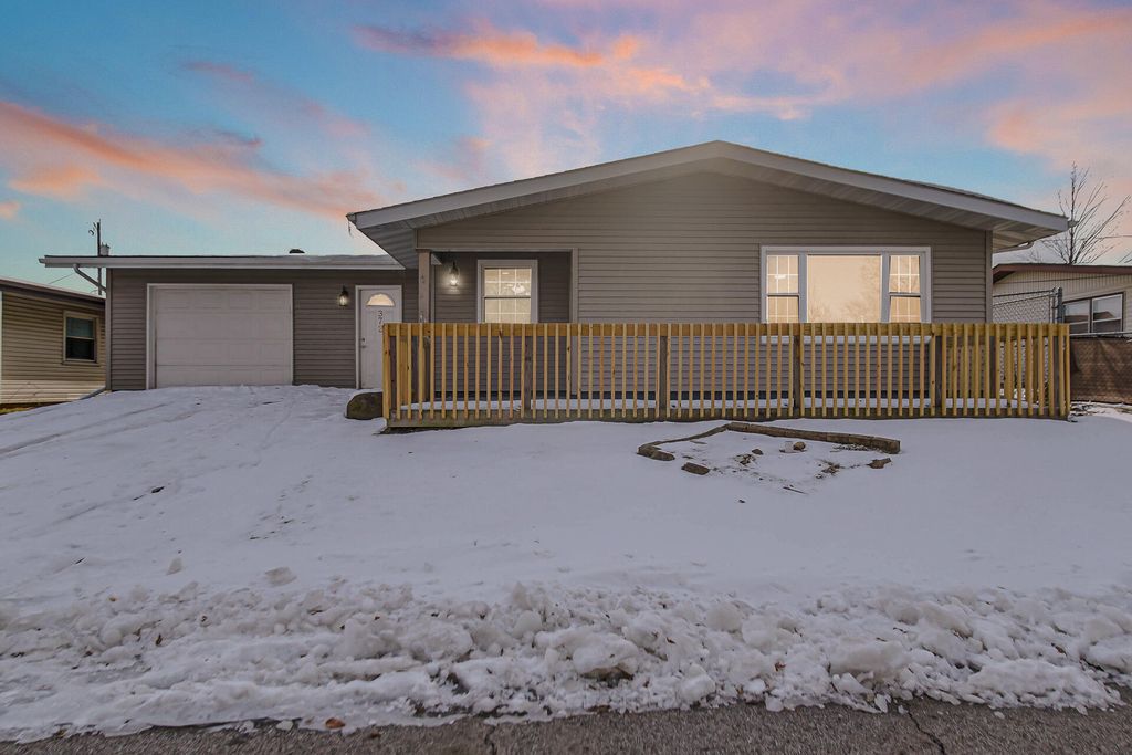 Photo of 372 Raven Court, Valparaiso, IN 46385 (MLS # 831940)