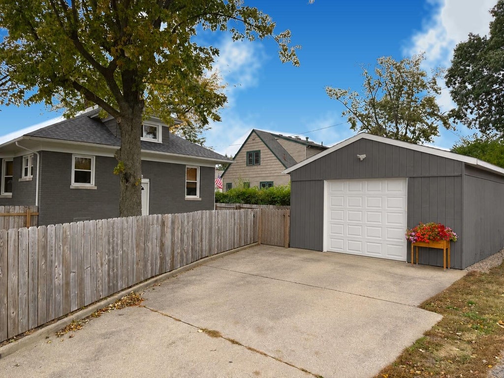 Photo of 201 Thurman Avenue, Michigan City, IN 46360 (MLS # 847048)
