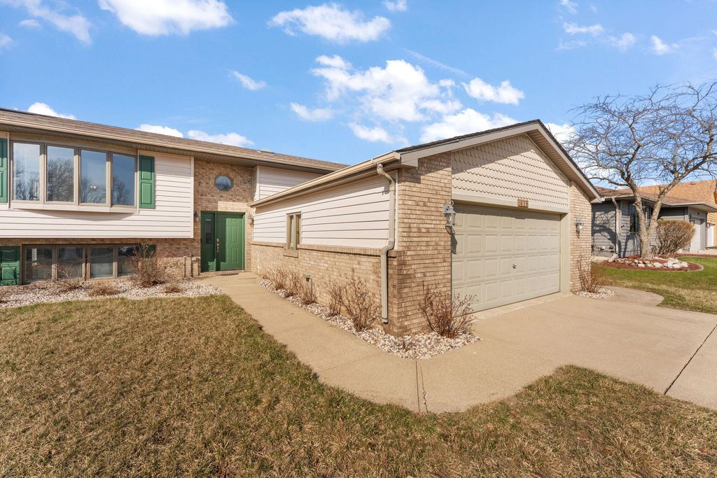 Photo of 418 Teibel Drive, Schererville, IN 46375 (MLS # 835822)