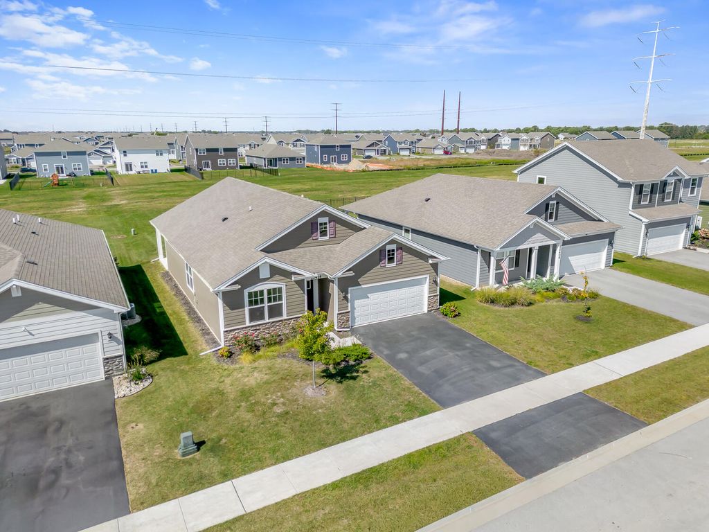 Photo of 10414 Whitney Place, Crown Point, IN 46307 (MLS # 829447)