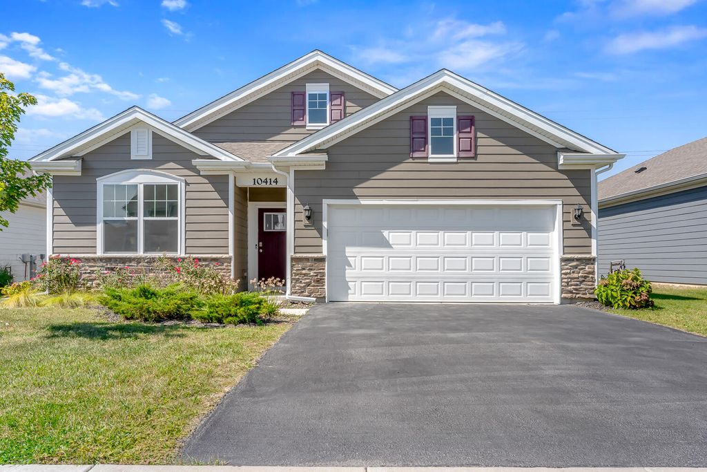 Photo of 10414 Whitney Place, Crown Point, IN 46307 (MLS # 829447)
