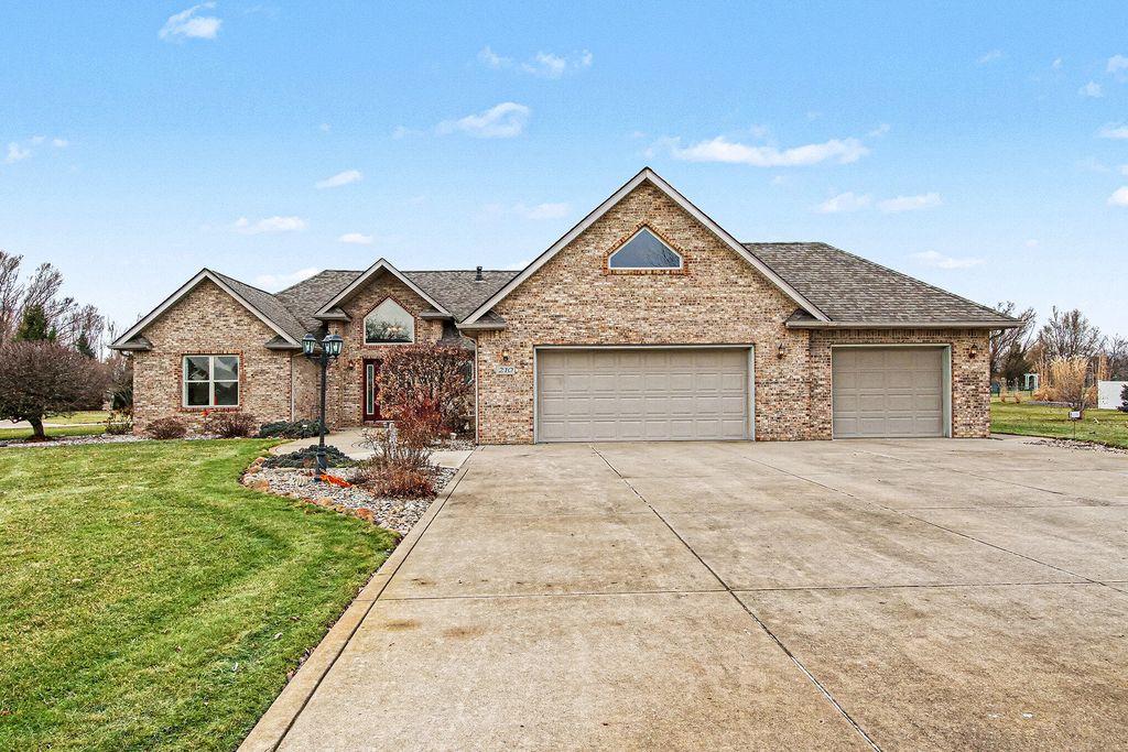 Photo of 210 Windy Oak Drive, Hebron, IN 46341 (MLS # 832663)
