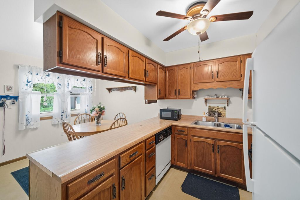 Photo of 934 Jordan Circle, Schererville, IN 46375 (MLS # 839117)