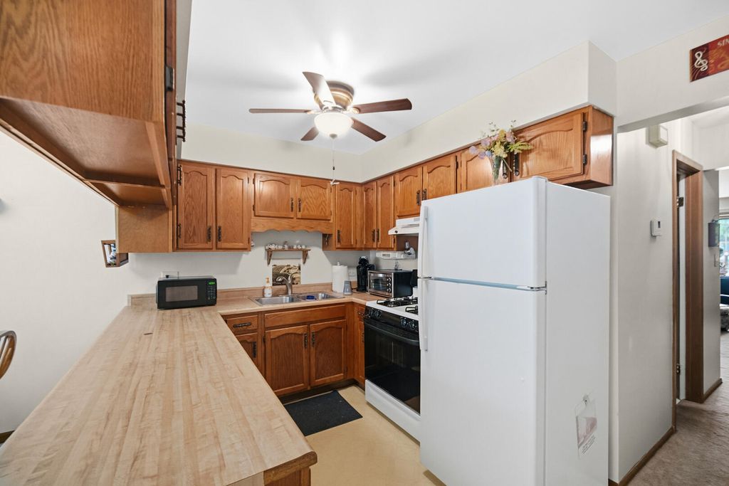 Photo of 934 Jordan Circle, Schererville, IN 46375 (MLS # 839117)