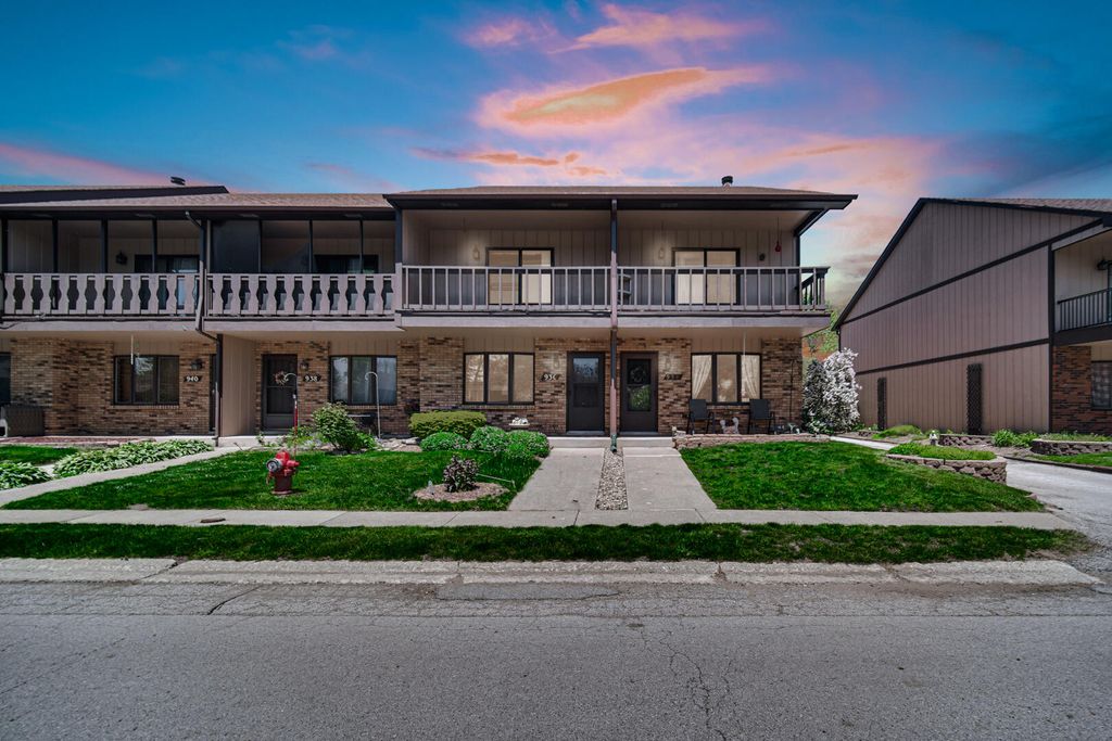 Photo of 934 Jordan Circle, Schererville, IN 46375 (MLS # 839117)