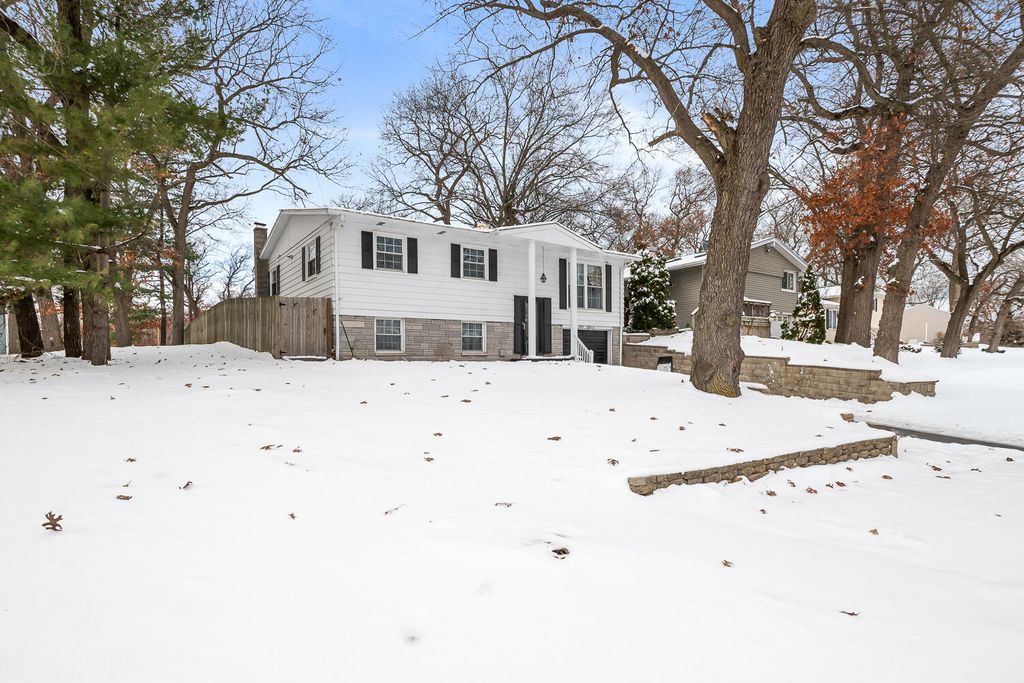 Photo of 3030 N Lake Park Avenue, Hobart, IN 46342 (MLS # 831668)