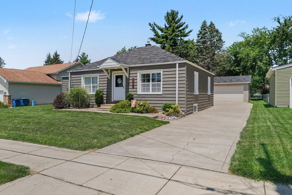 Photo of 211 Berens Street, Dyer, IN 46311 (MLS # 842008)