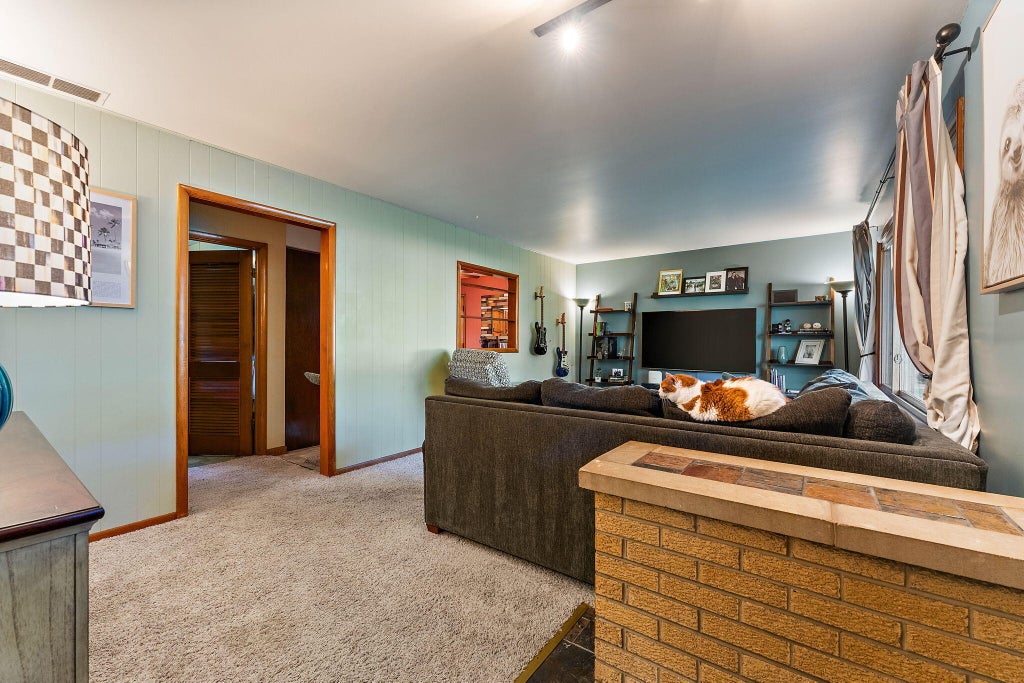 Photo of 215 N Linda Street, Hobart, IN 46342 (MLS # 846153)